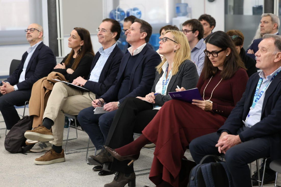 La UOC y la Fundación VASS forman a 51 personas con discapacidad en competencias digitales de alta demanda para acceder al mercado laboral